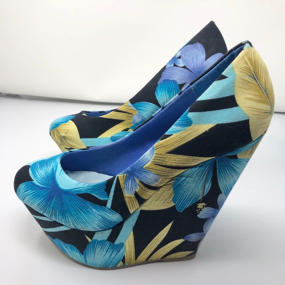 Toi et Moi Shoes - 🛍3 for $35 Toi et Moi Floral Wedge Heels Pumps 9